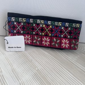 Embroidered Glasses Case
(handmade)